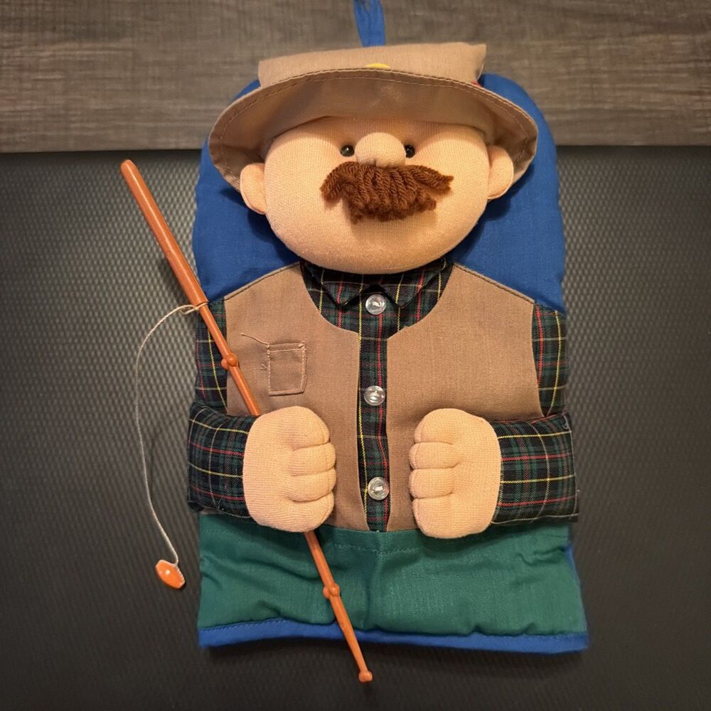 Vintage Winfield Trading Company Adorable Fisherman Fishing Oven Mitt 1994. EUC.